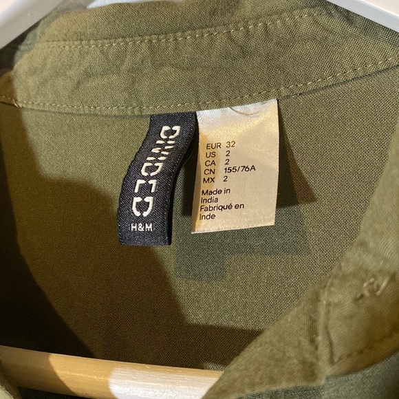 H&M Green Button Down Top 💚 size 2 - Picture 4 of 9